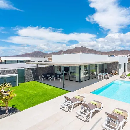 Jameito Villa *